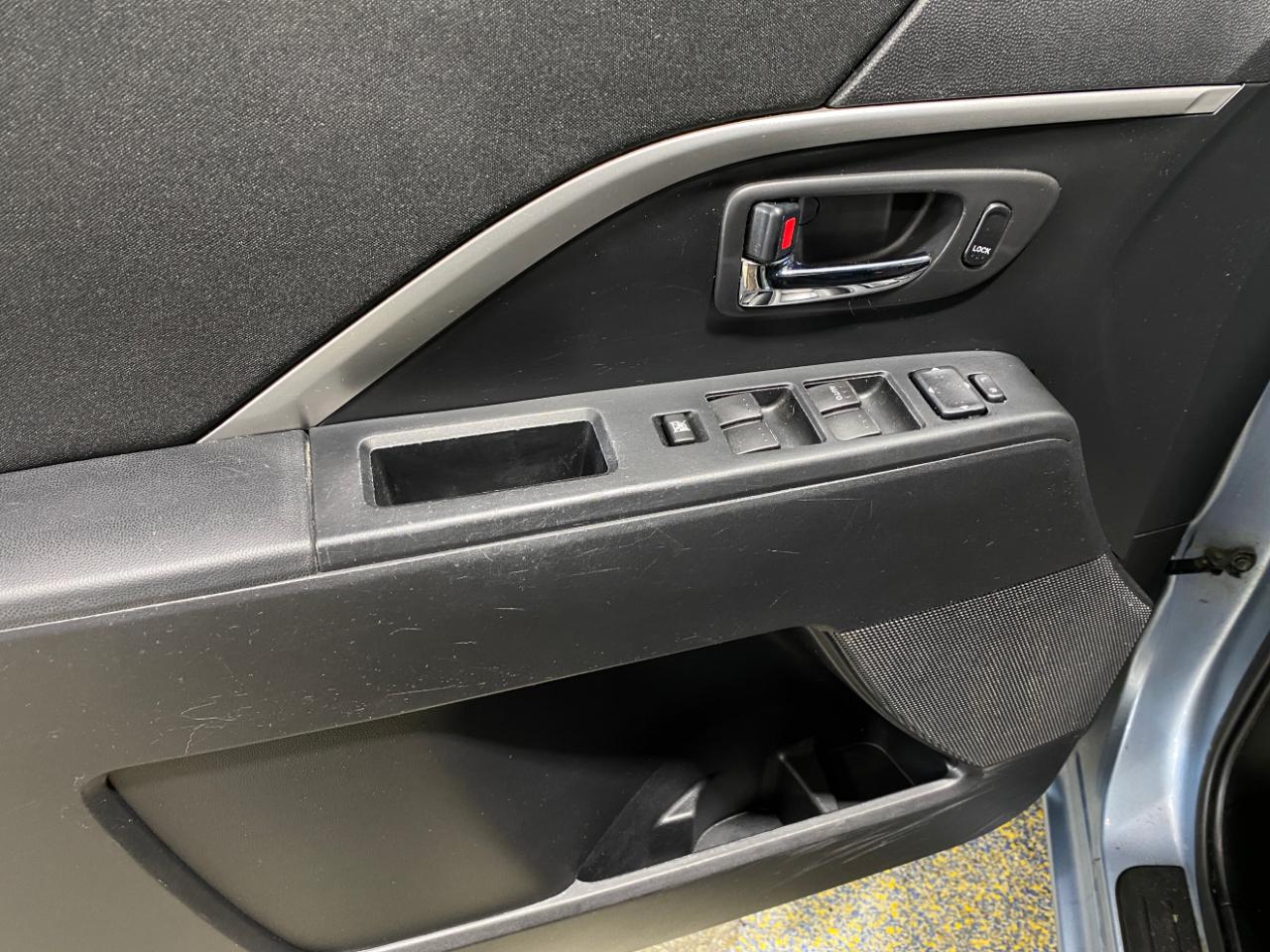 Mazda MAZDA5 Sport 2012