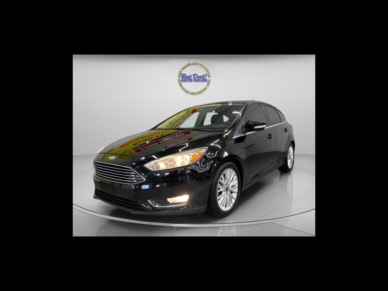 2017 Ford Focus 5 Door Hatch Titanium's photo