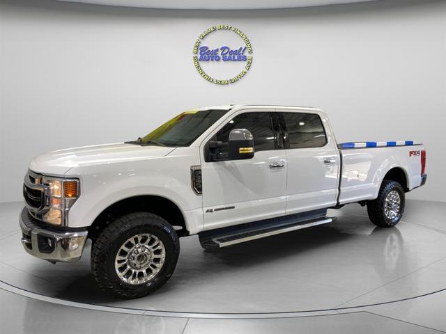 White 2022 Ford F-350 Super Duty Lariat Crew Cab LB 4WD Pickup Truck Four-Wheel Drive Automatic