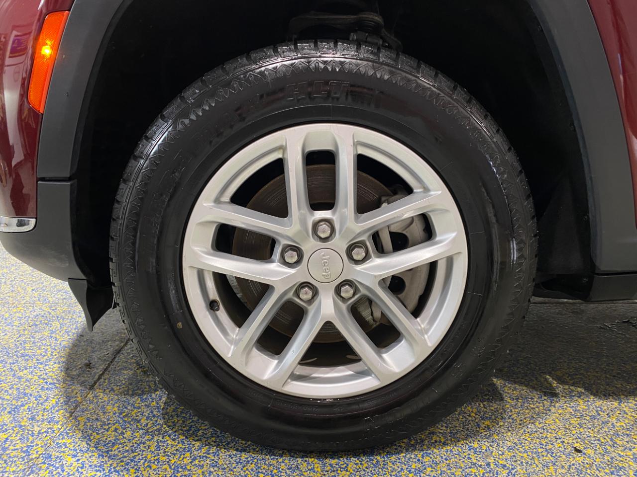 Jeep Grand Cherokee L Laredo 4WD 2023