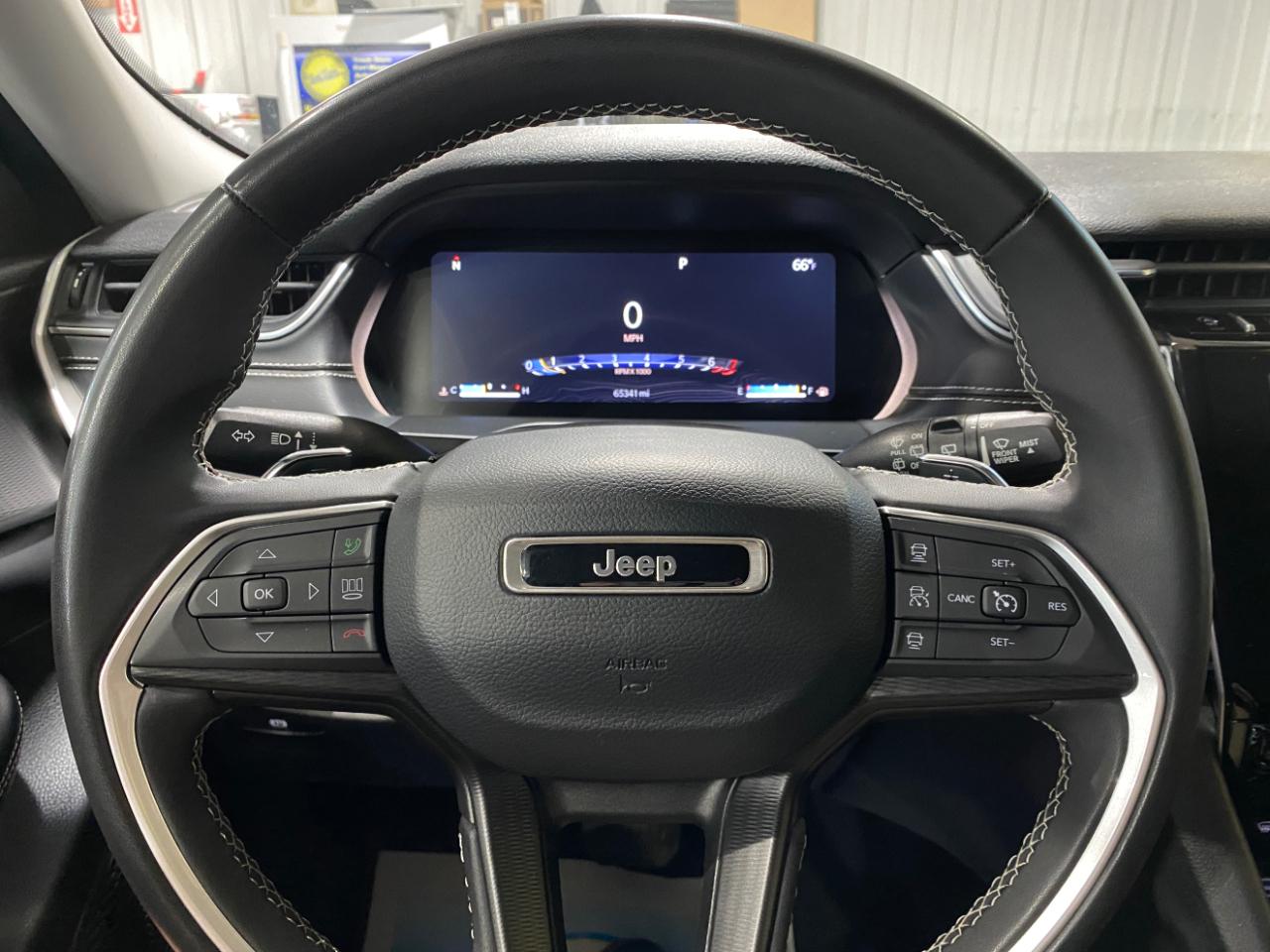 Jeep Grand Cherokee L Laredo 4WD 2023