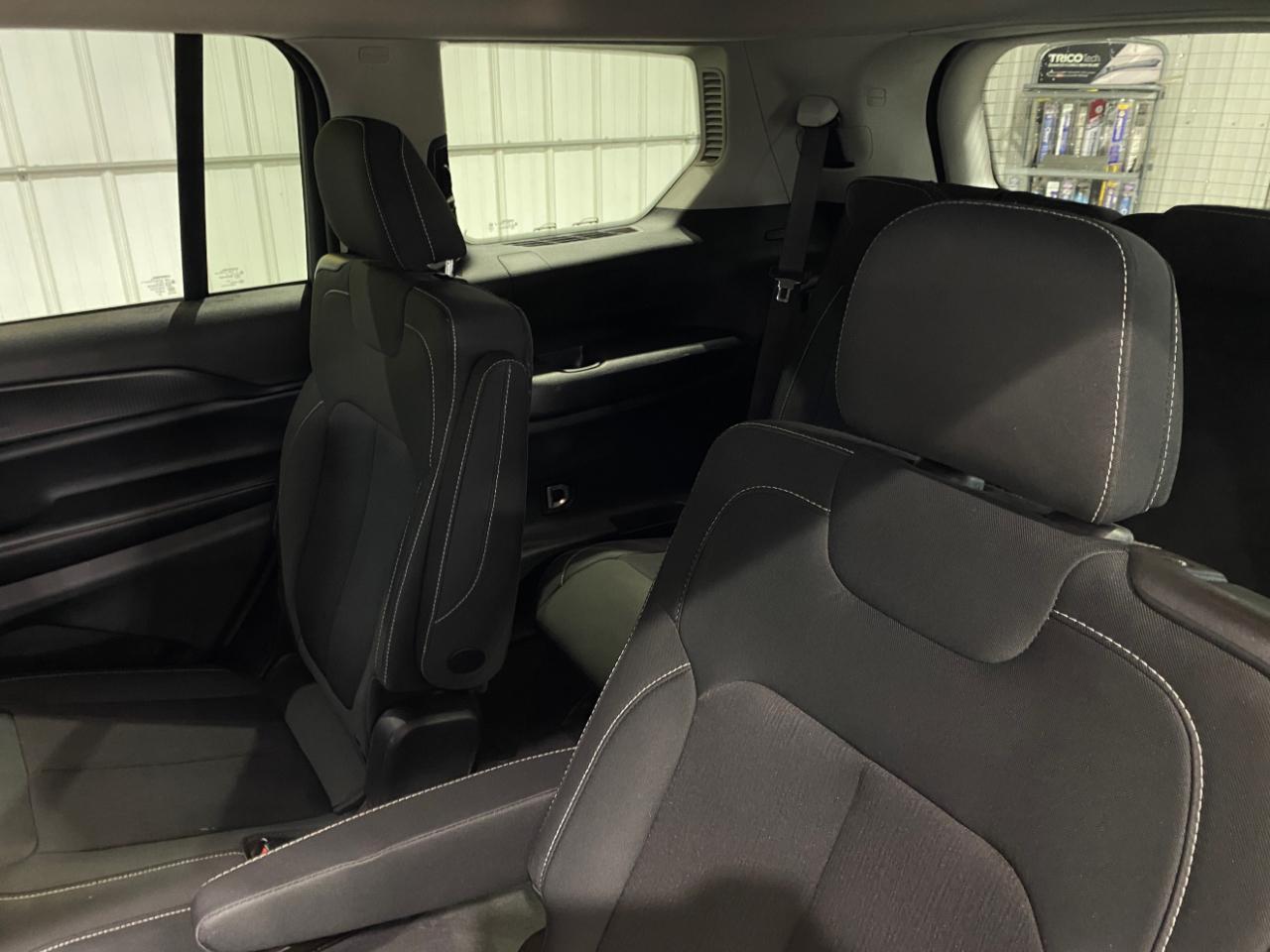 Jeep Grand Cherokee L Laredo 4WD 2023