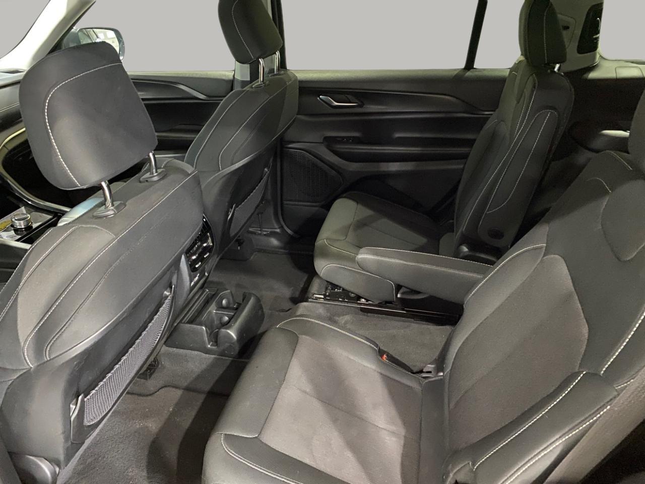 Jeep Grand Cherokee L Laredo 4WD 2023