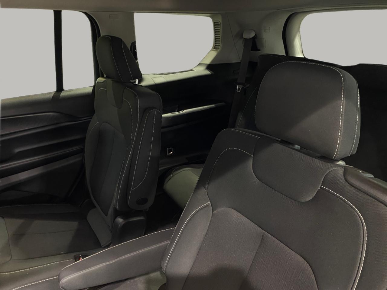 Jeep Grand Cherokee L Laredo 4WD 2023