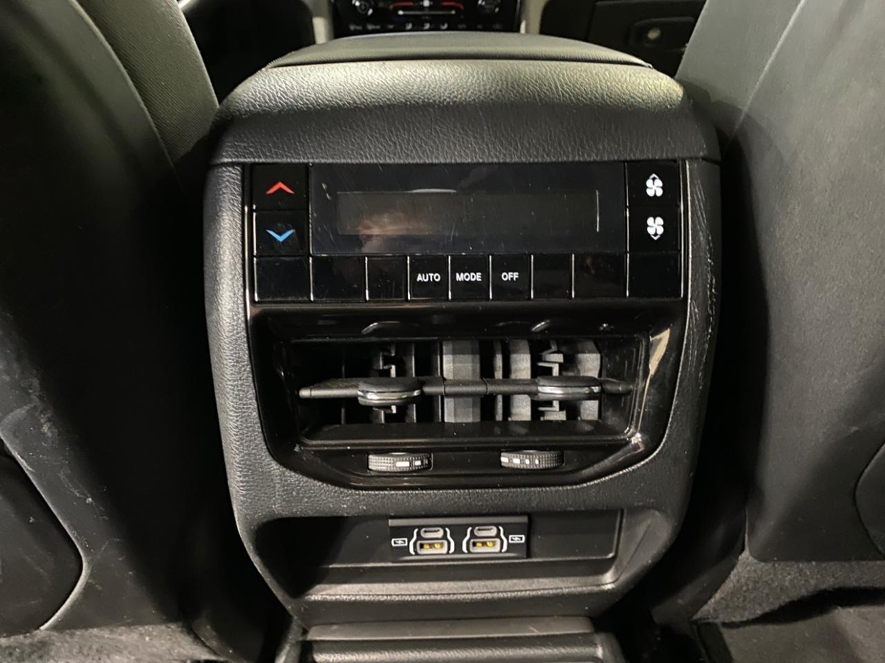 Jeep Grand Cherokee L Laredo 4WD 2023