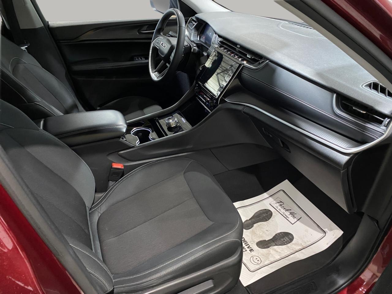 Jeep Grand Cherokee L Laredo 4WD 2023