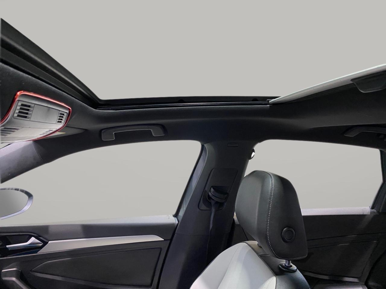 Volkswagen Jetta 1.4T R-Line 8A 2019