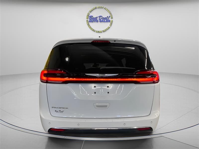 Chrysler Pacifica Touring 2023