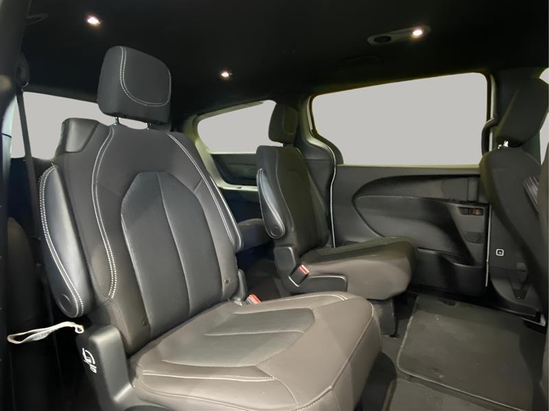 Chrysler Pacifica Touring 2023