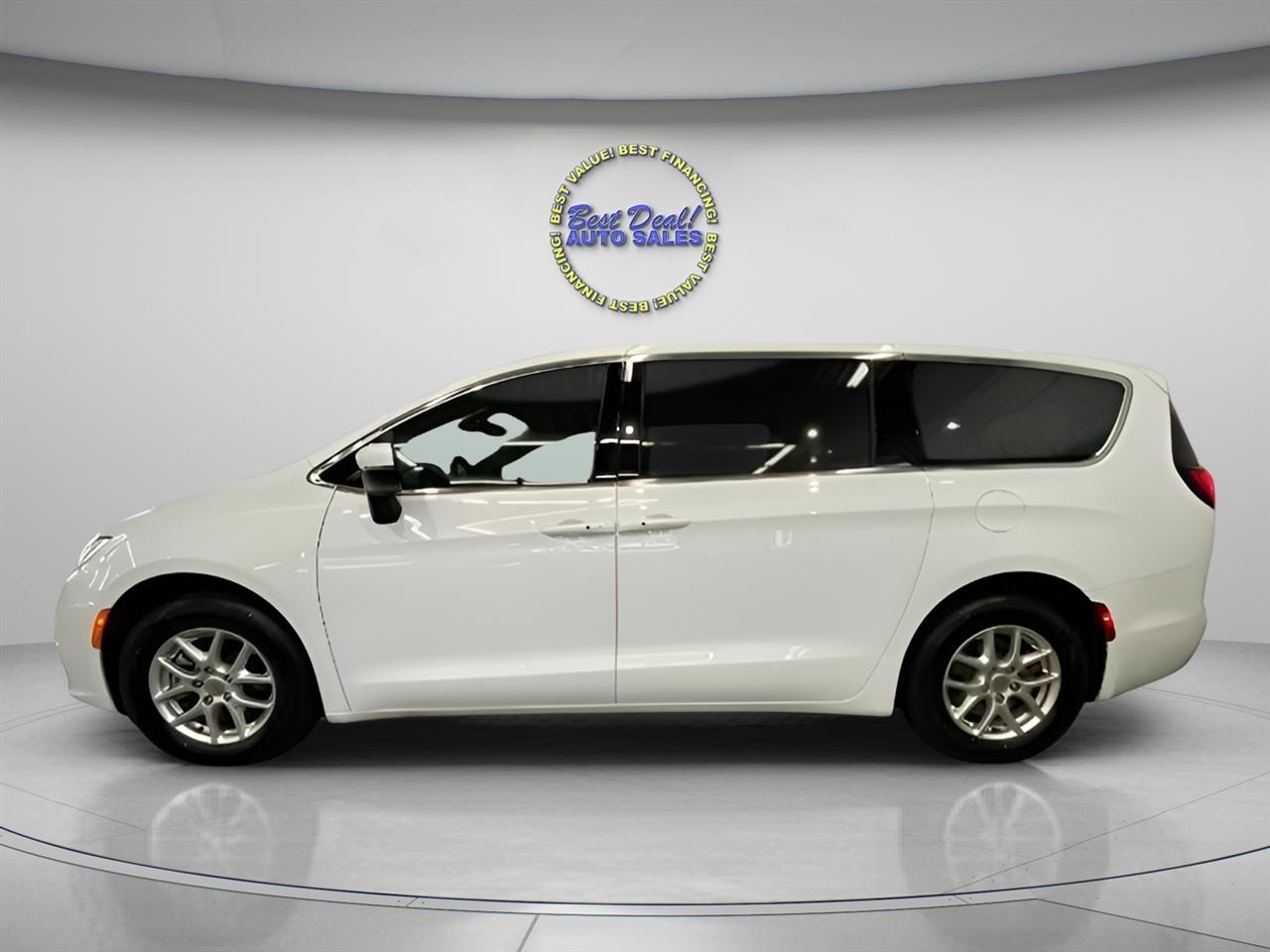Chrysler Pacifica Touring 2023