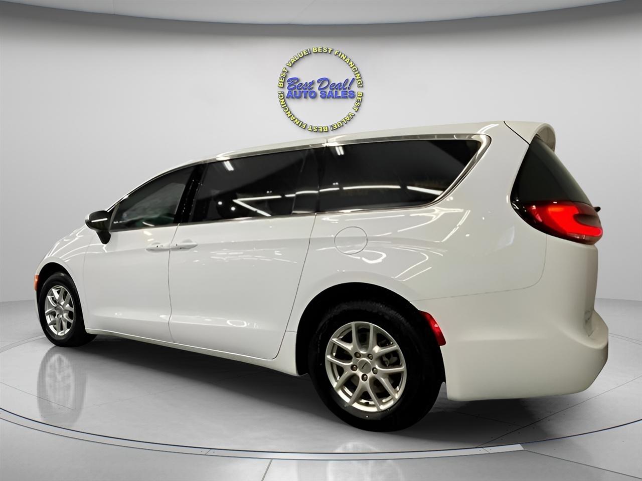 Chrysler Pacifica Touring 2023