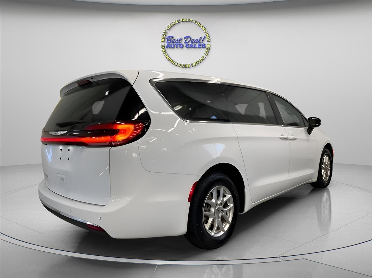 Chrysler Pacifica Touring 2023