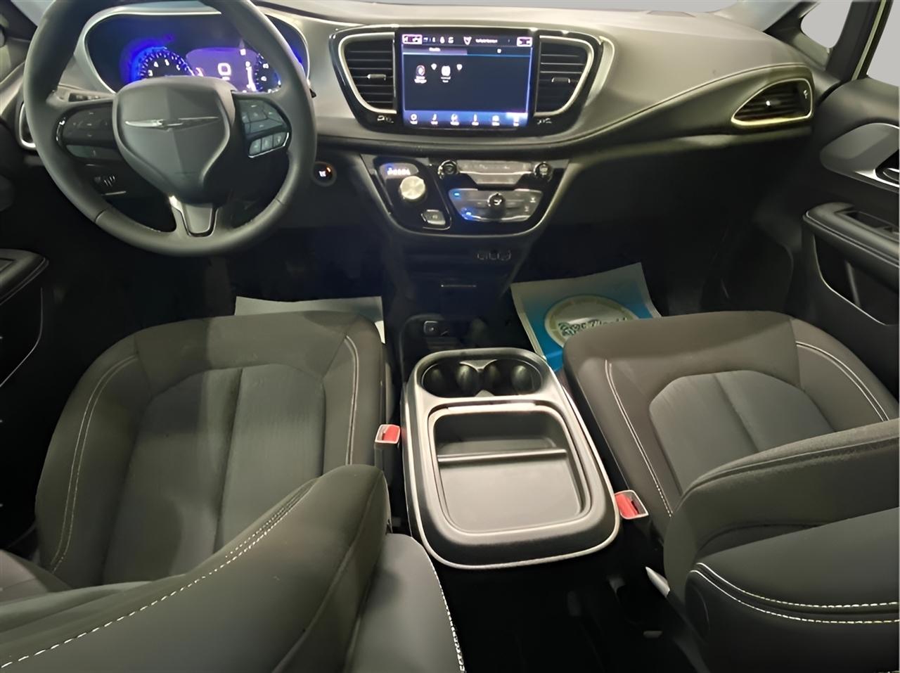 Chrysler Pacifica Touring 2023