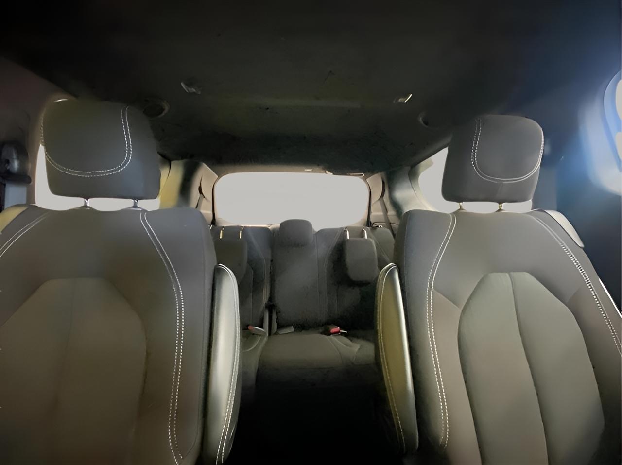 Chrysler Pacifica Touring 2023