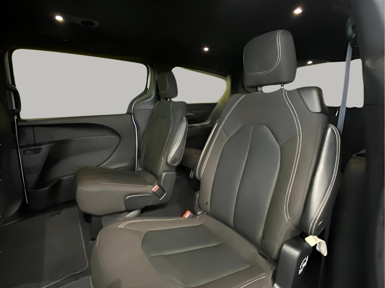 Chrysler Pacifica Touring 2023