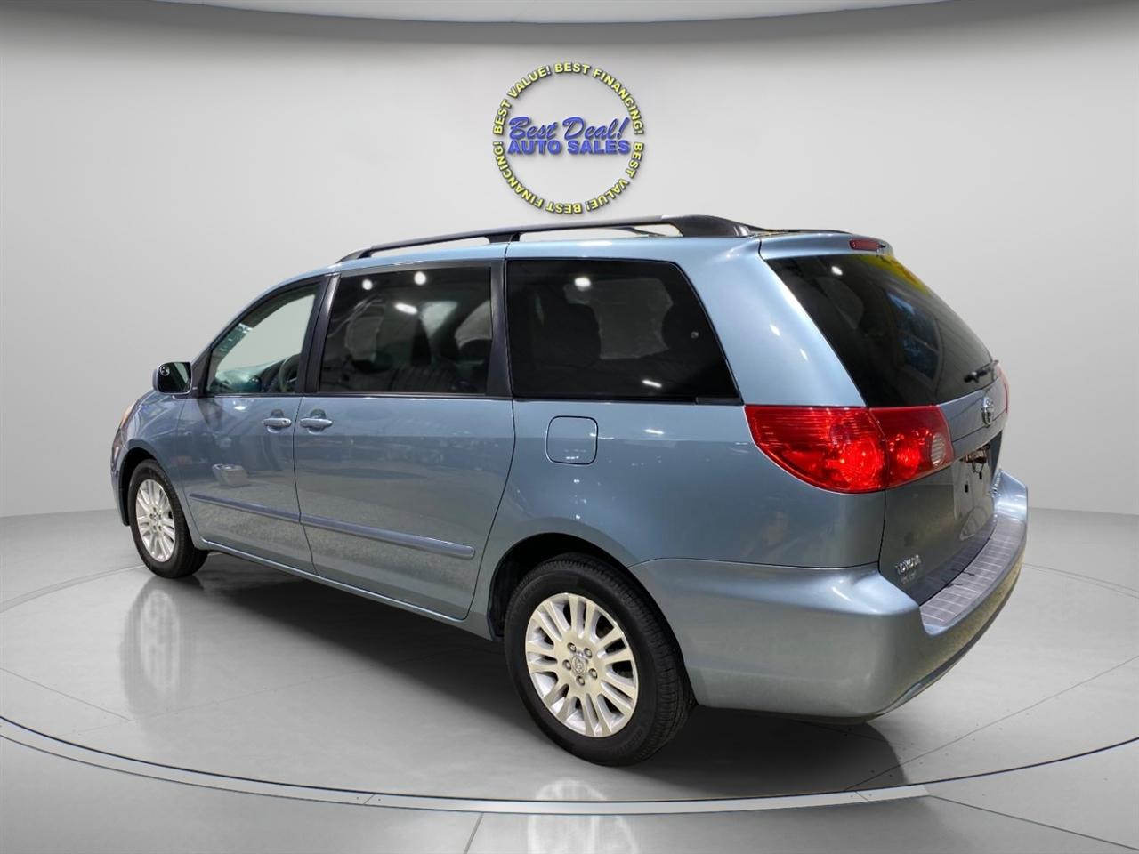 Toyota Sienna XLE FWD 2009