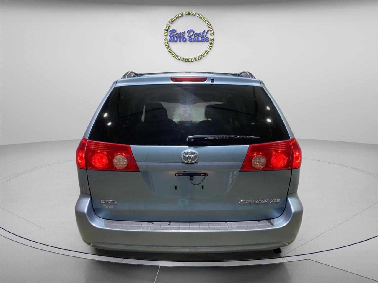 Toyota Sienna XLE FWD 2009