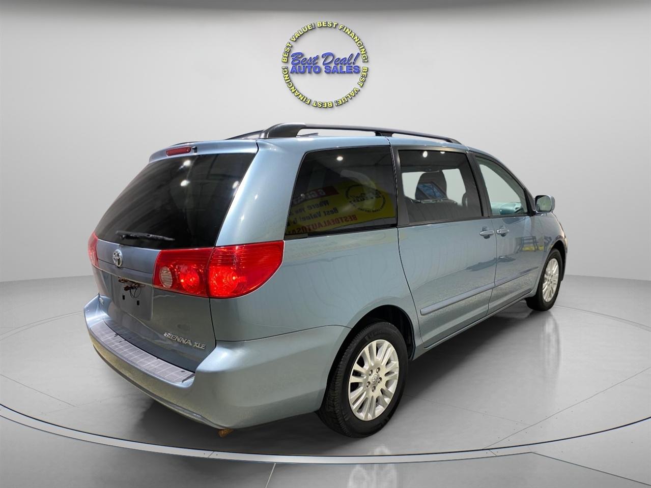 Toyota Sienna XLE FWD 2009