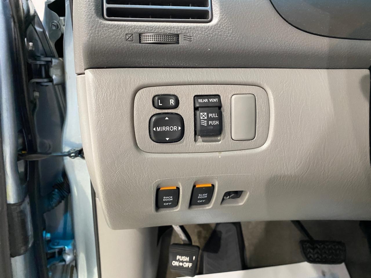 Toyota Sienna XLE FWD 2009