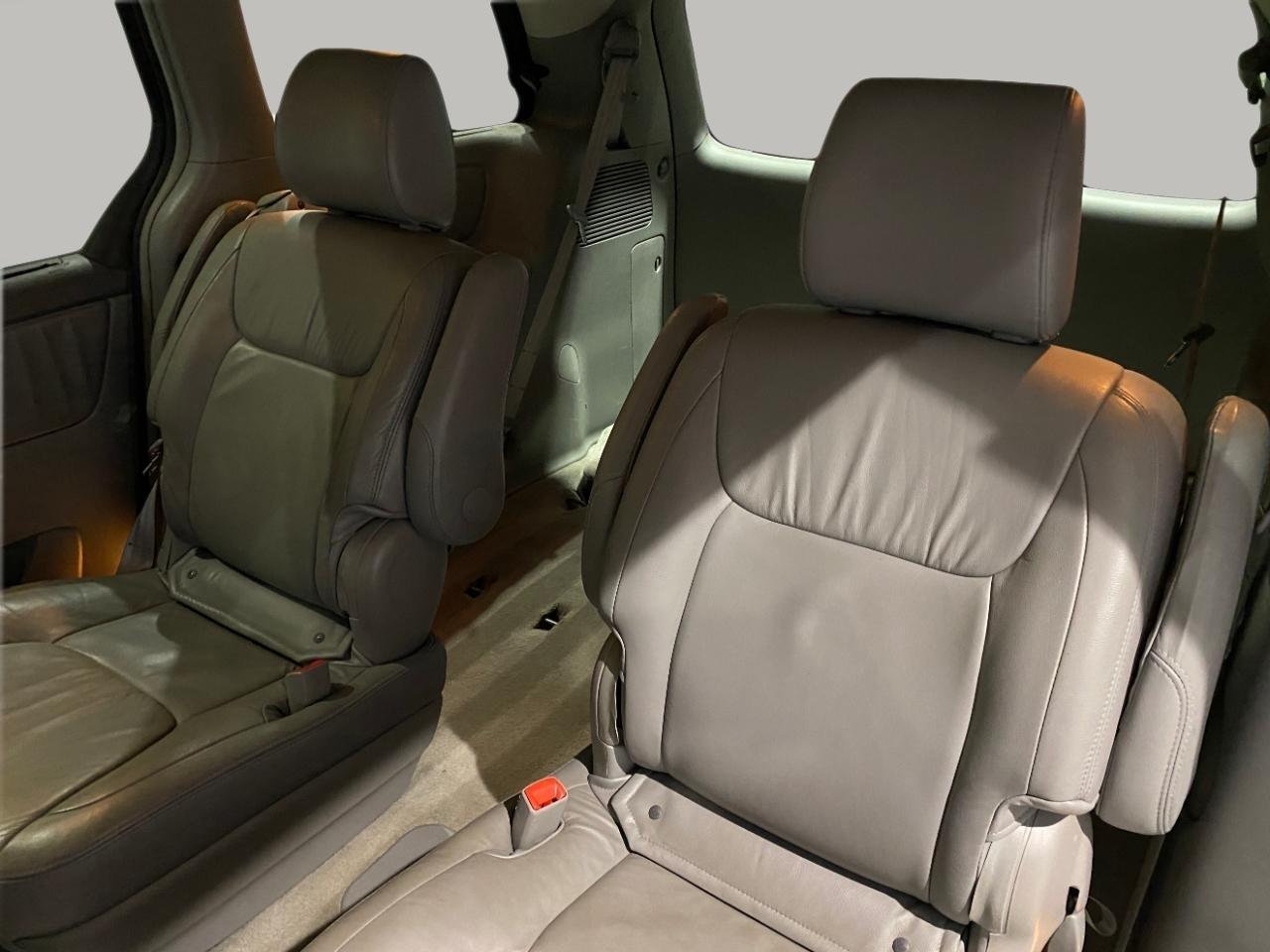 Toyota Sienna XLE FWD 2009