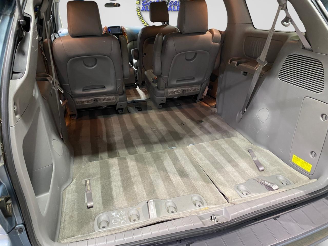 Toyota Sienna XLE FWD 2009