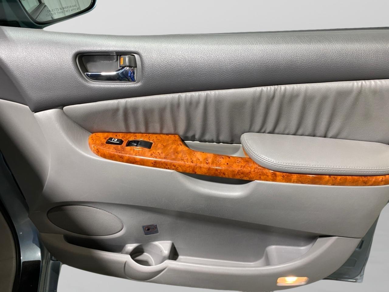 Toyota Sienna XLE FWD 2009