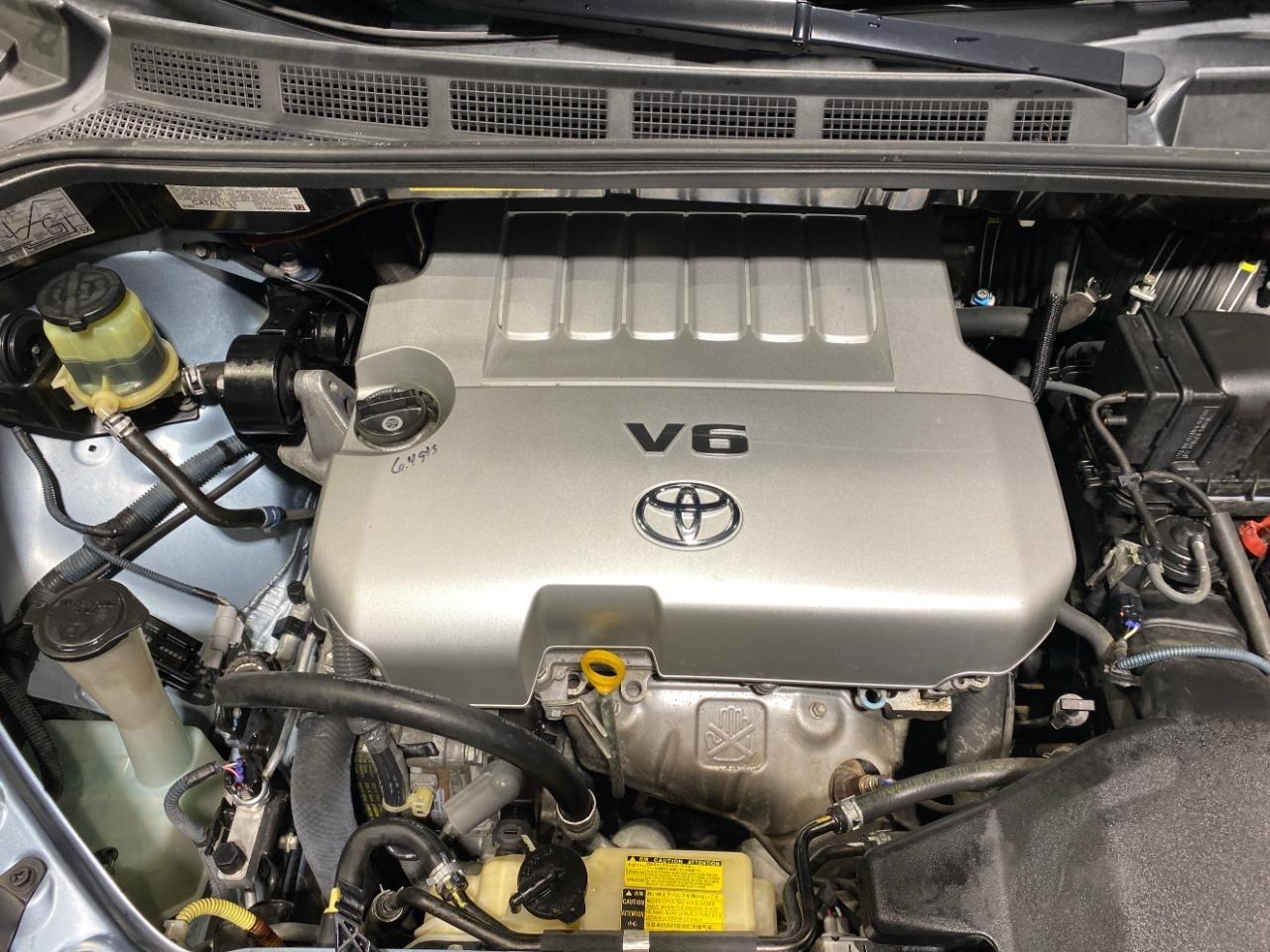 Toyota Sienna XLE FWD 2009