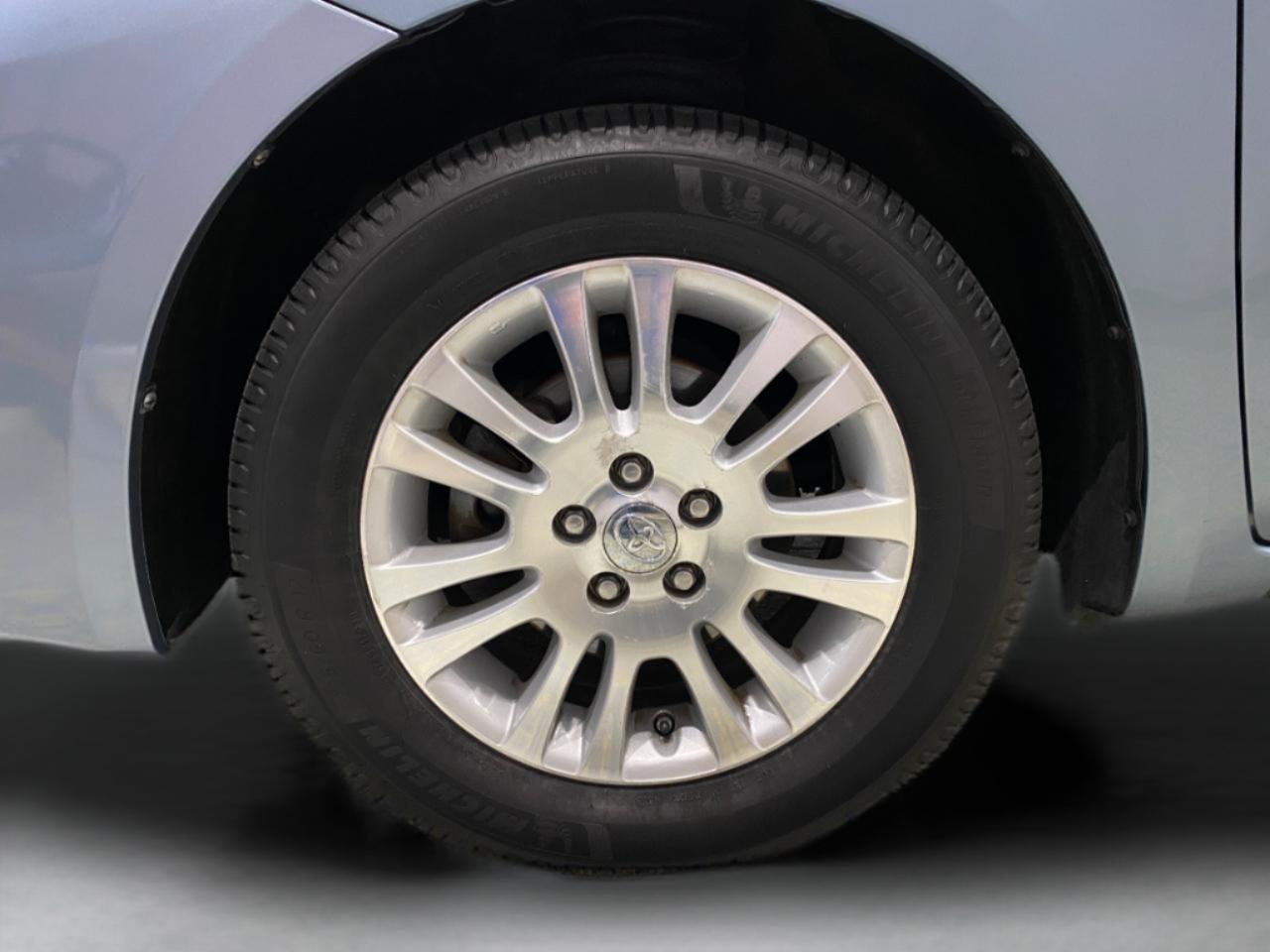 Toyota Sienna XLE FWD 2009