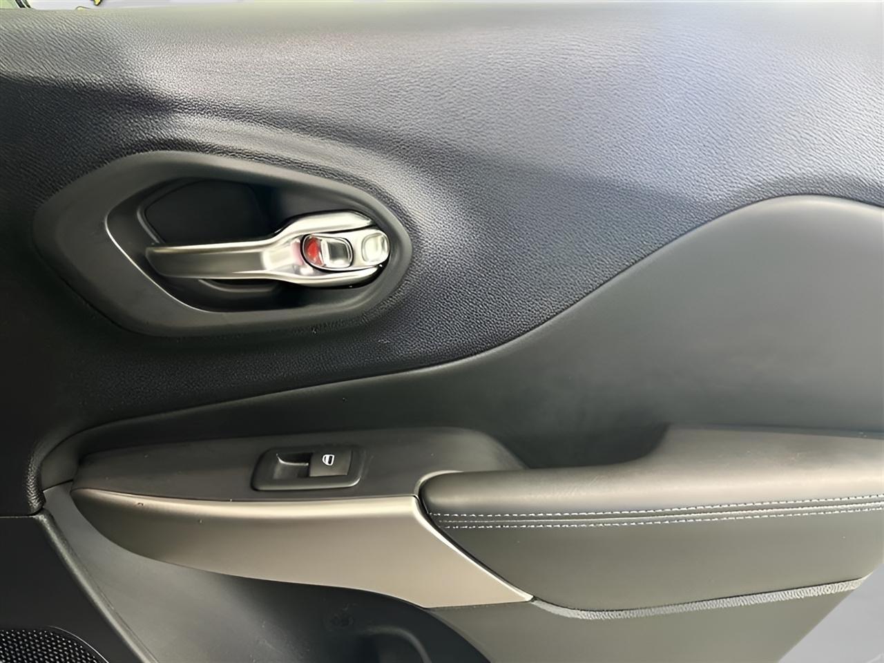2021 Jeep Cherokee Latitude - Photo 20