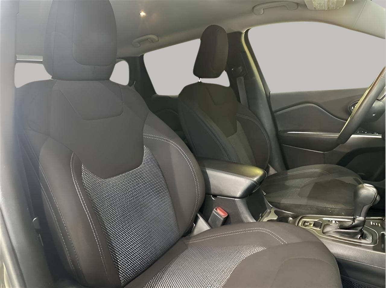 2021 Jeep Cherokee Latitude - Photo 23