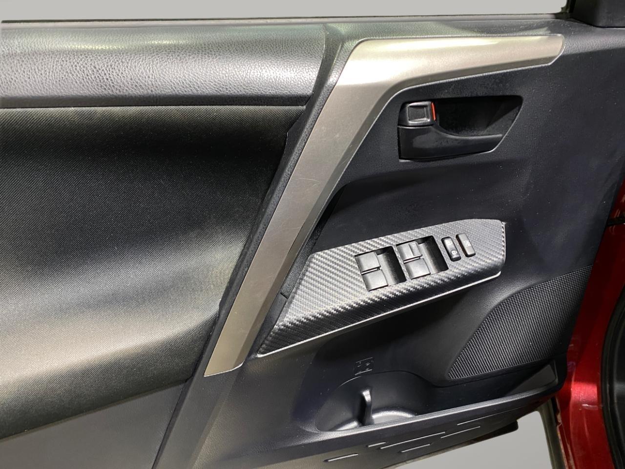Toyota RAV4 LE AWD 2015