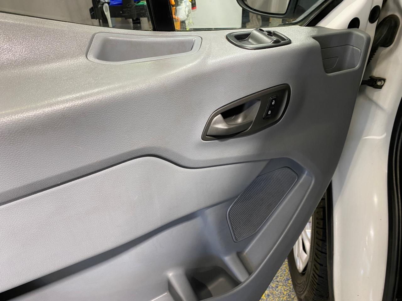 Ford Transit 250 Van Low Roof 60/40 Pass.130-in. WB 2019