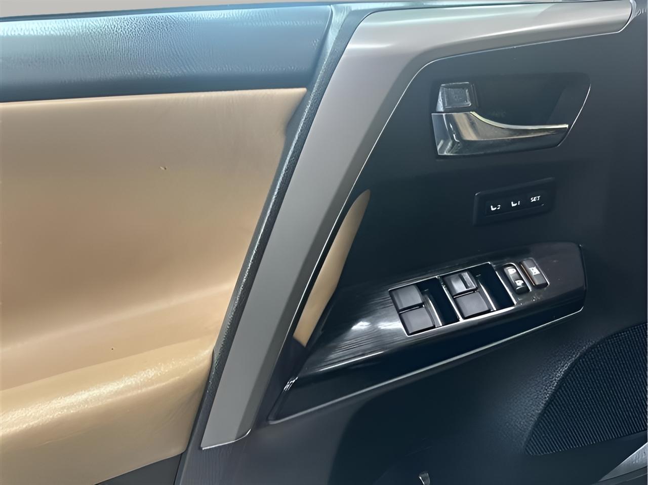 Toyota RAV4 Limited AWD 2018