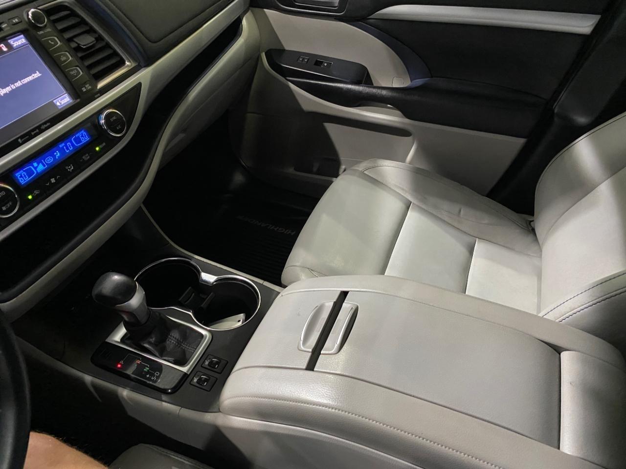Toyota Highlander XLE AWD V6 2016