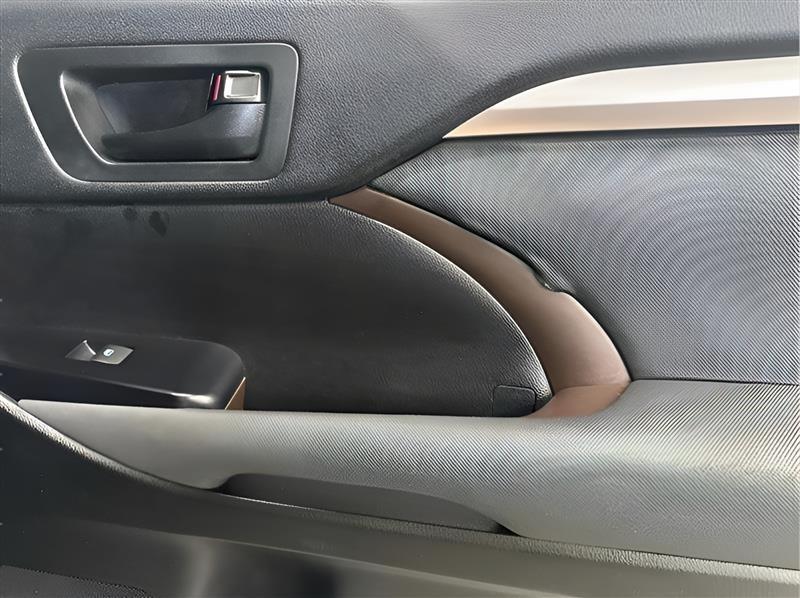 Toyota Highlander LE Plus AWD V6 2018
