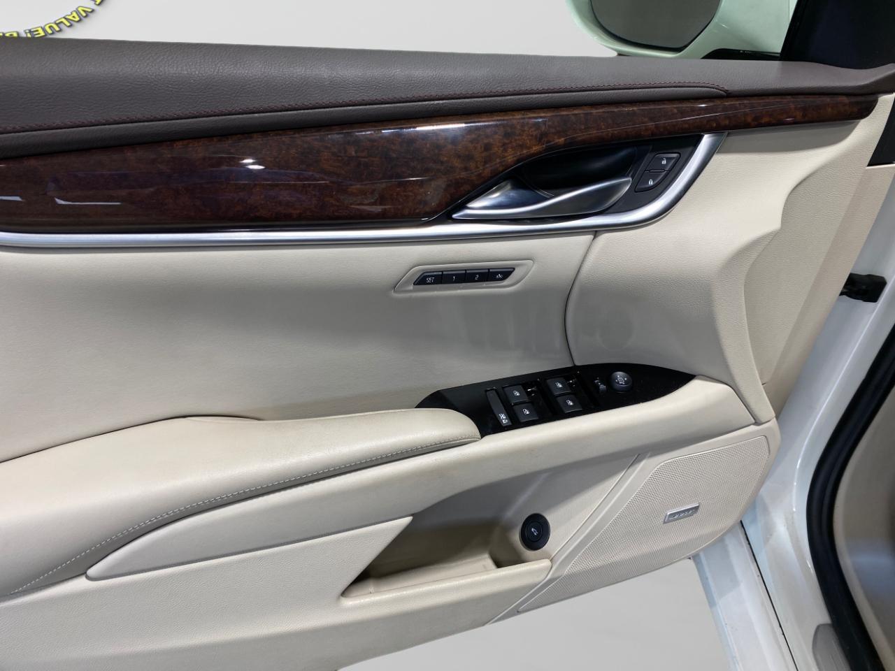 Cadillac XTS 4dr Sdn Luxury Collection FWD 2014