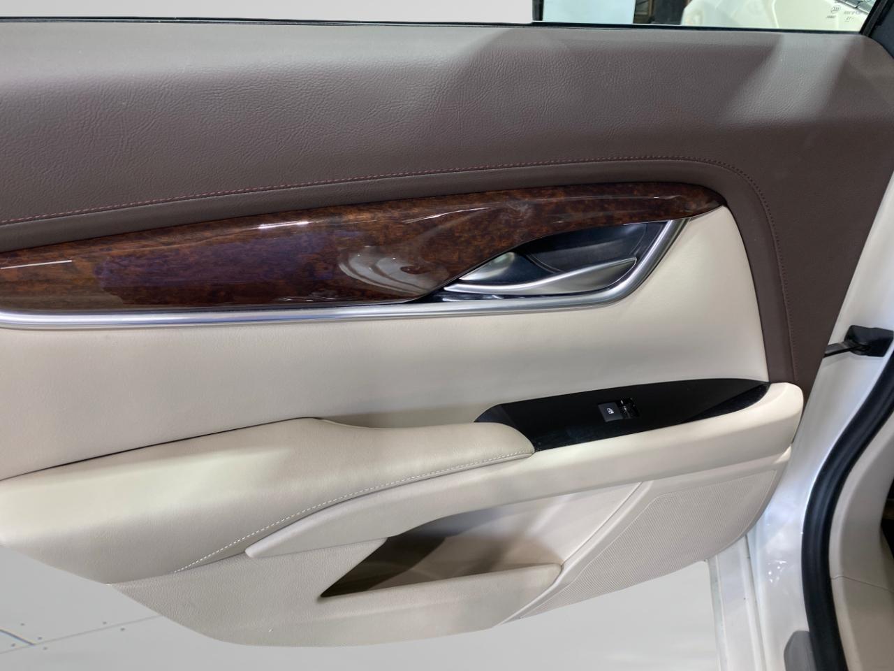 Cadillac XTS 4dr Sdn Luxury Collection FWD 2014