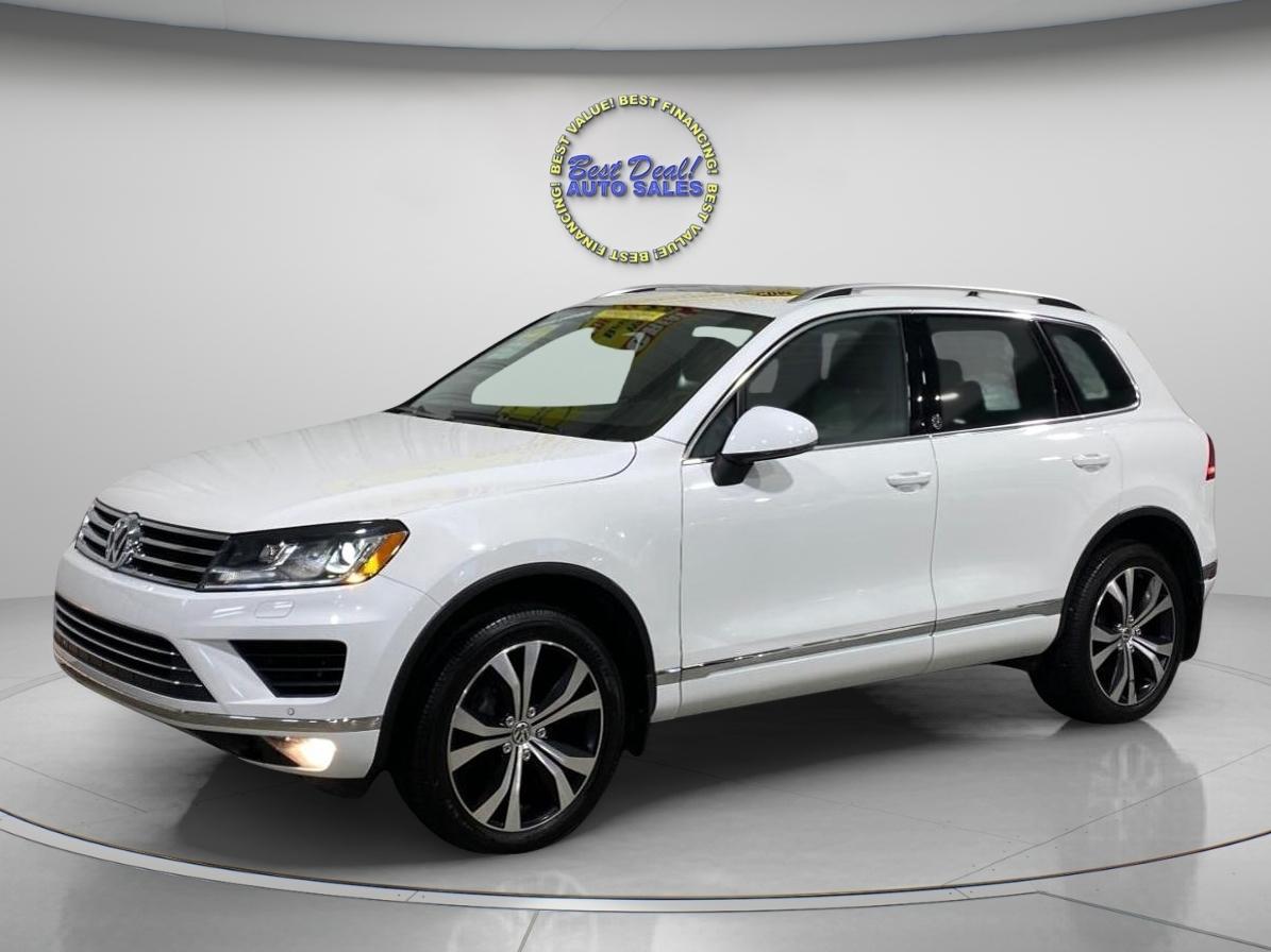White 2017 Volkswagen Touareg SUV / Crossover  Automatic
