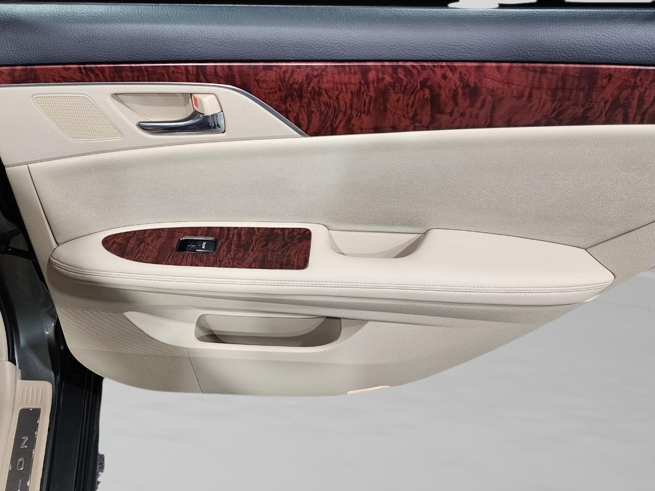 Toyota Avalon  2011