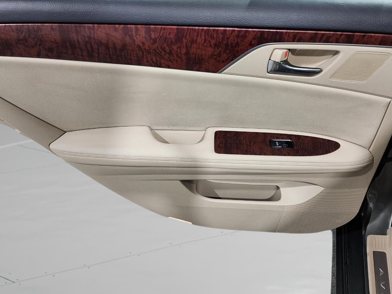 Toyota Avalon  2011
