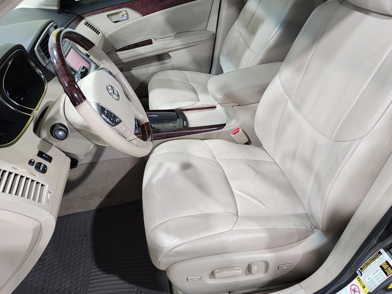 Toyota Avalon  2011