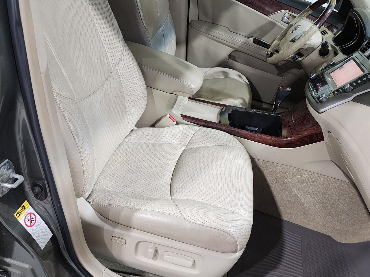 Toyota Avalon  2011