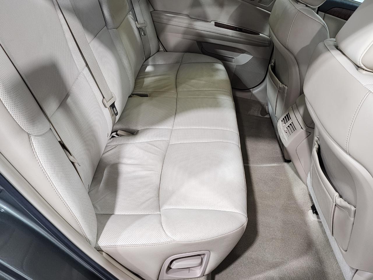 Toyota Avalon  2011