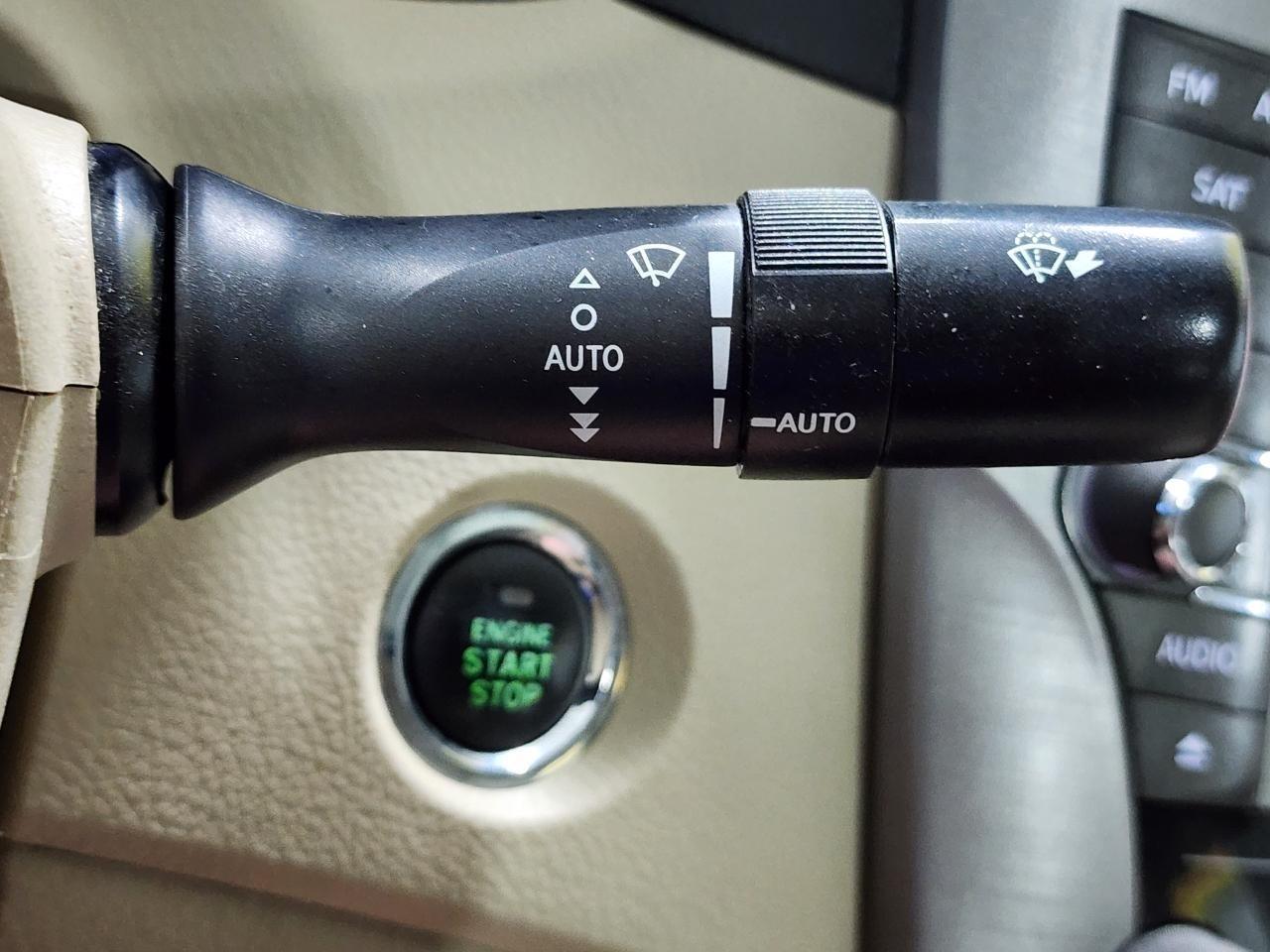 Toyota Avalon  2011