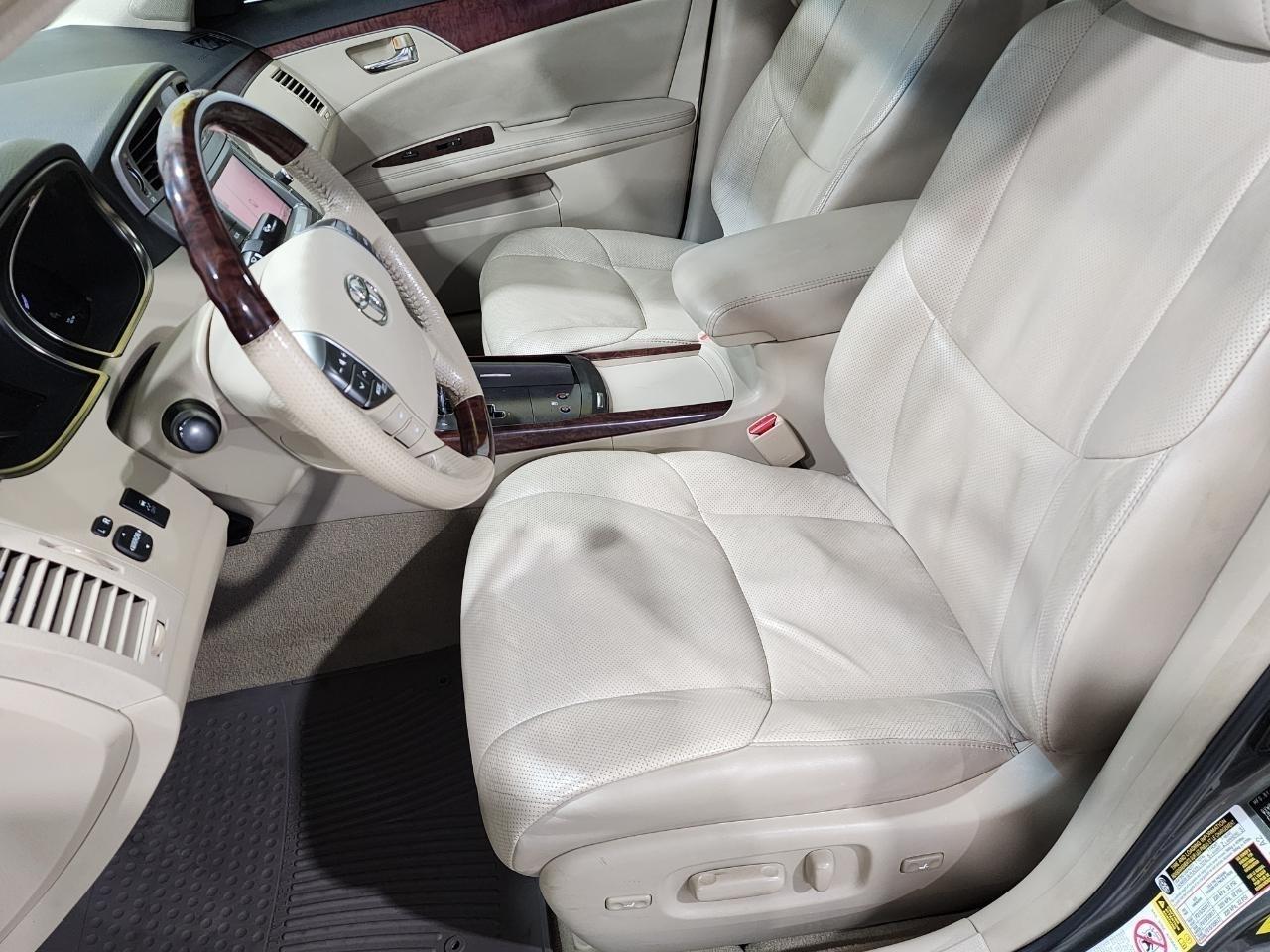 Toyota Avalon  2011
