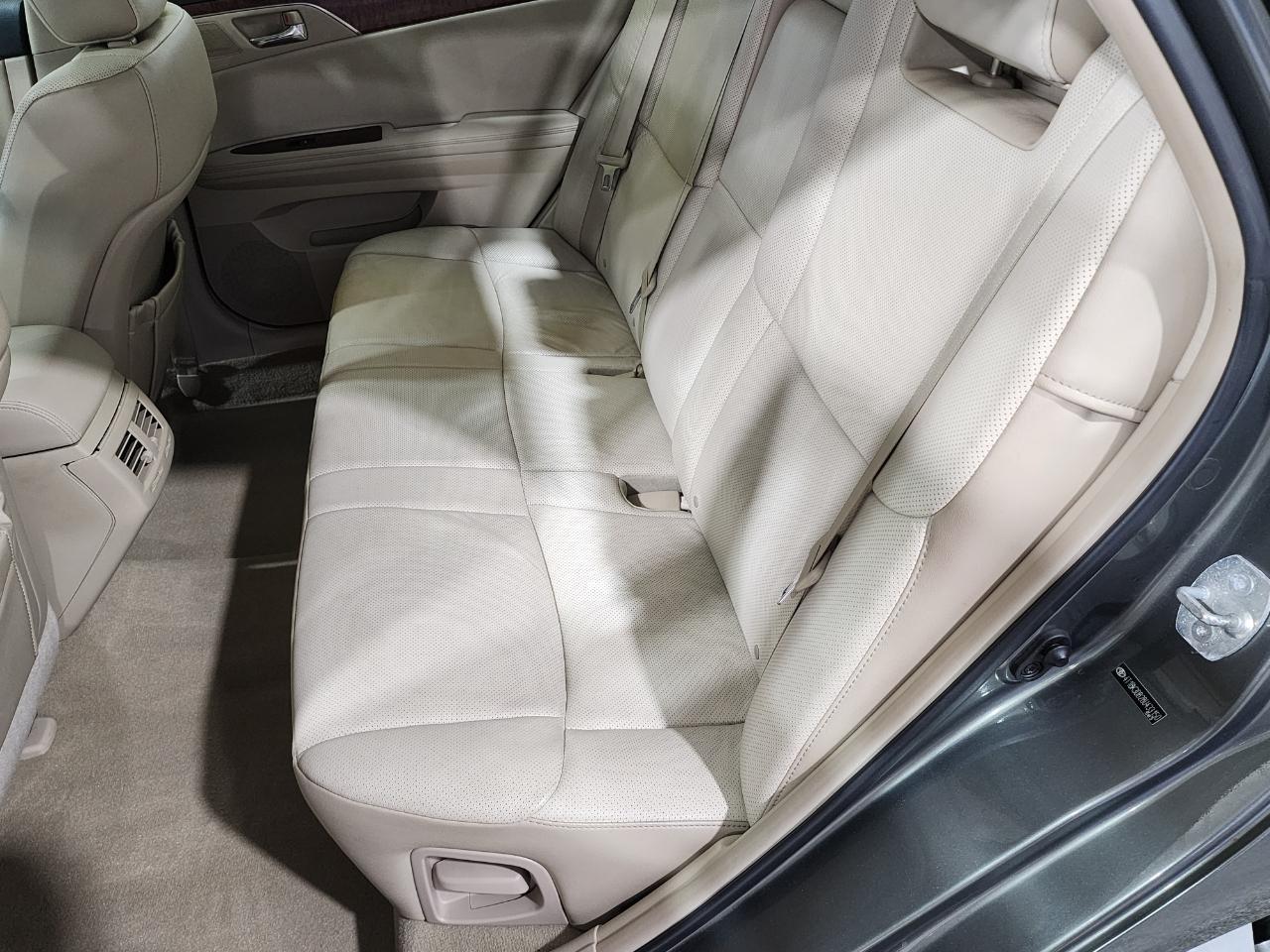 Toyota Avalon  2011