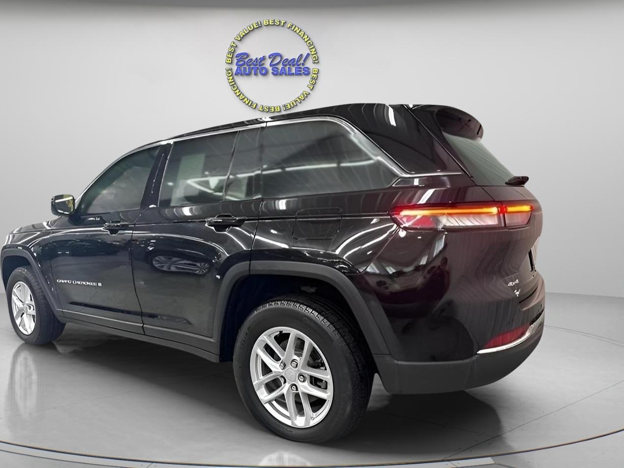 Jeep Grand Cherokee Laredo 4WD 2024
