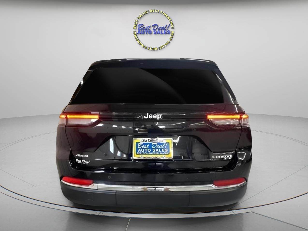 Jeep Grand Cherokee Laredo 4WD 2024
