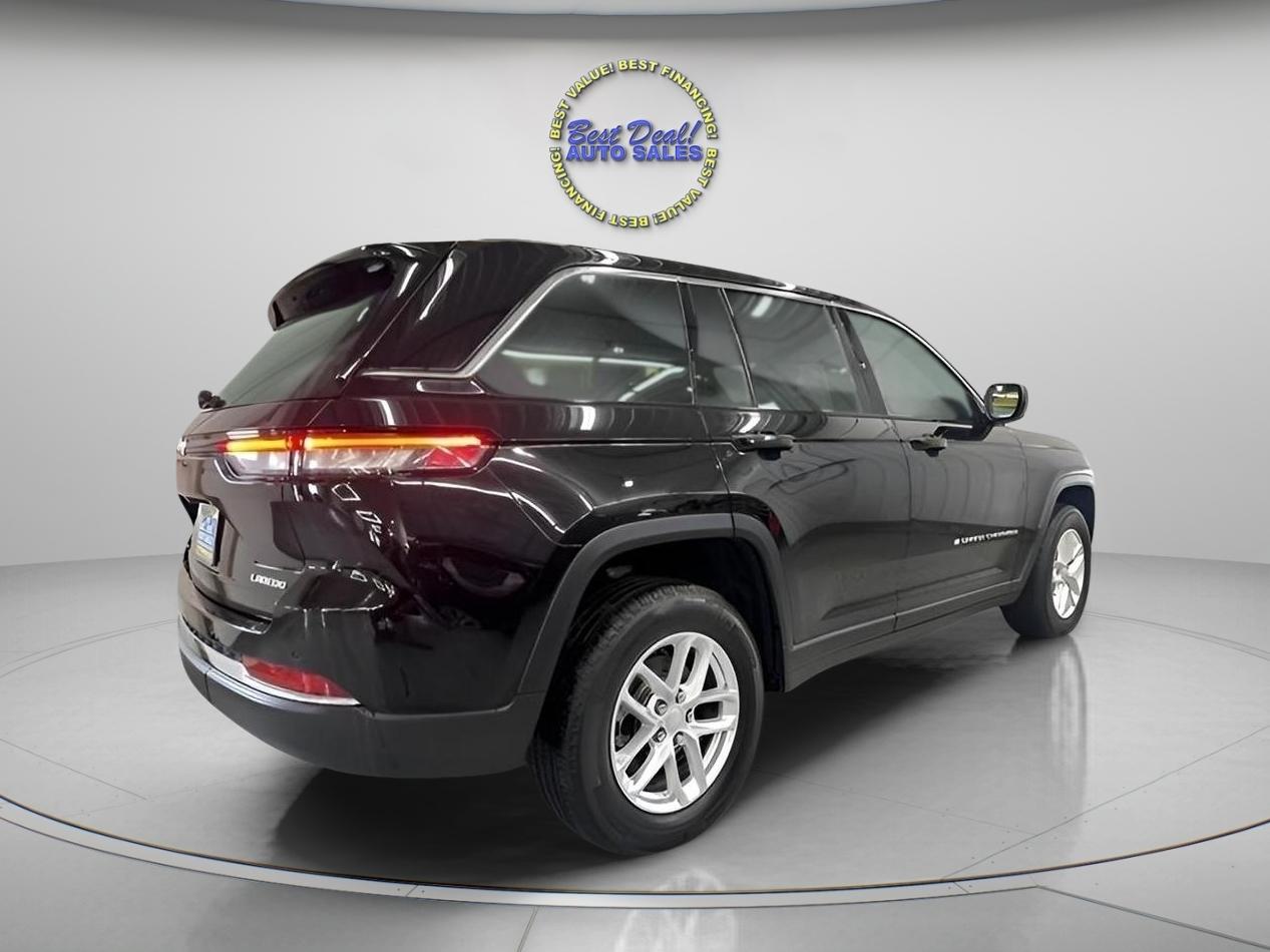 Jeep Grand Cherokee Laredo 4WD 2024