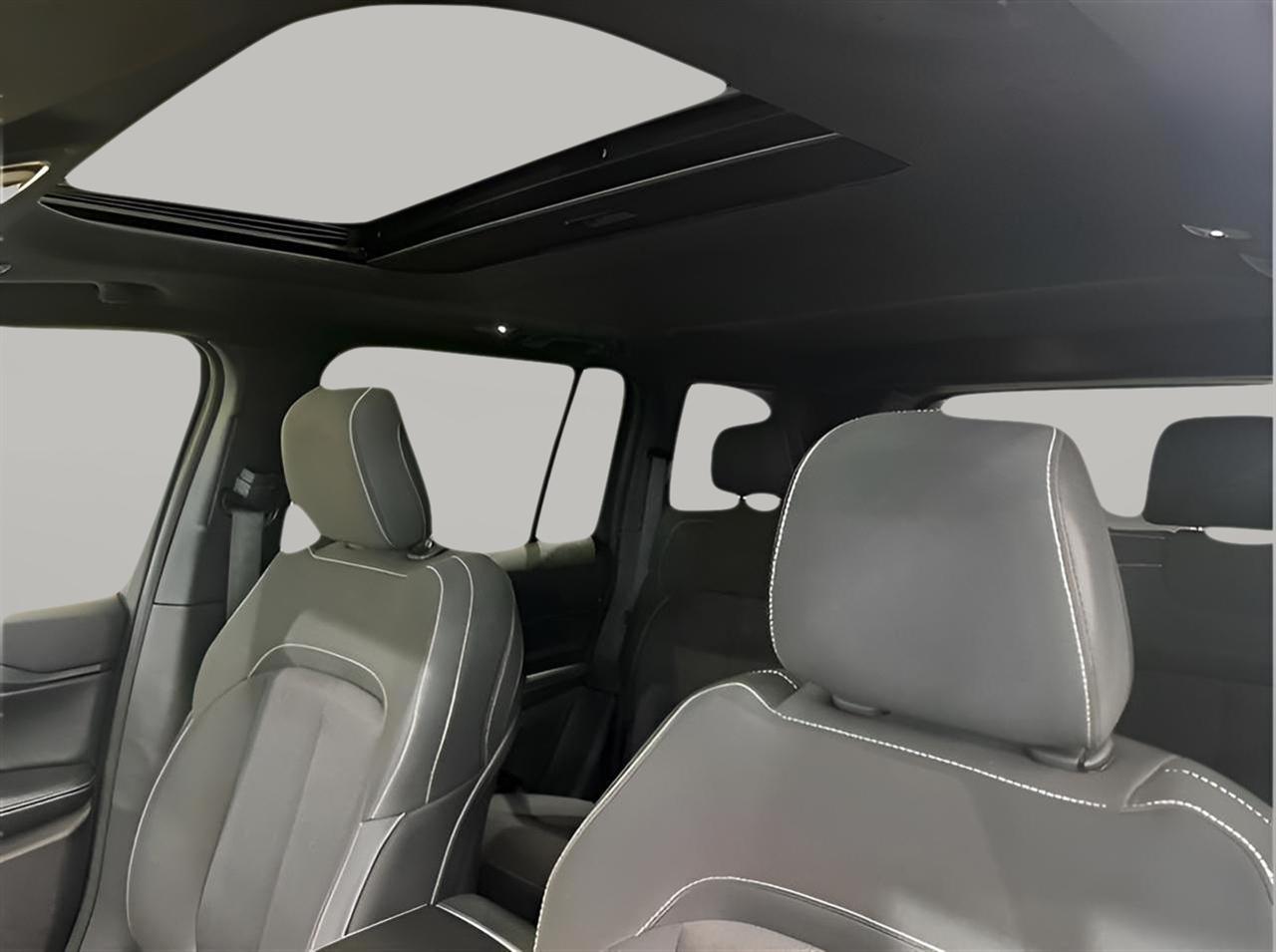 Jeep Grand Cherokee Laredo 4WD 2024